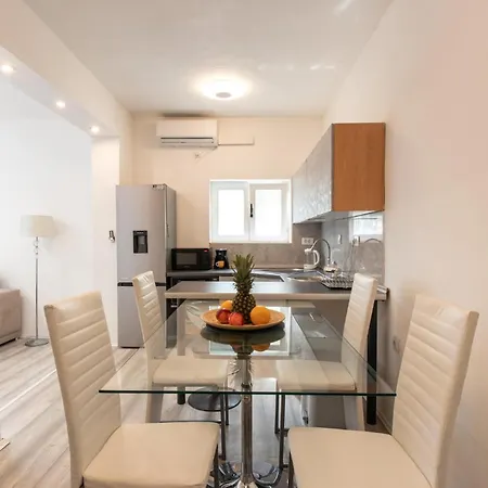 2 Bedroom Awesome In Задар