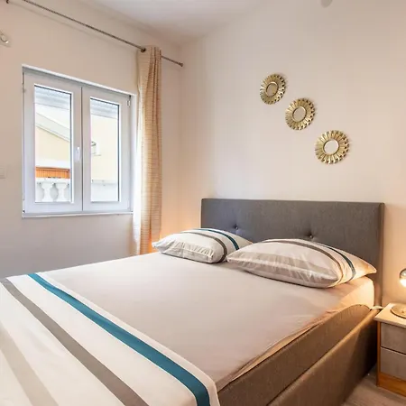 Апартаменты 2 Bedroom Awesome In