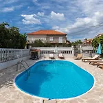 公寓 Nice Apartment In Zadar With Swimming Pool