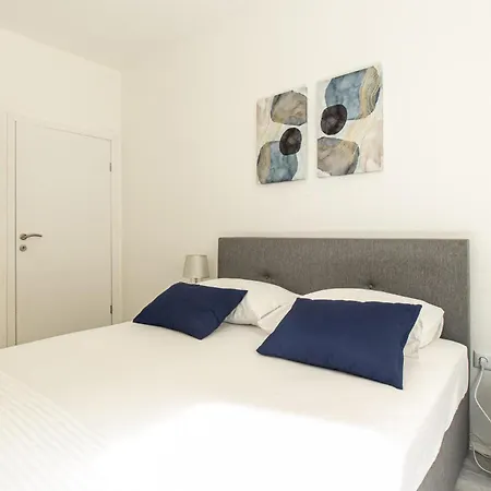 2 Bedroom Awesome In Lägenhet Zadar