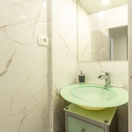 Apartamento In With Swimming Pool